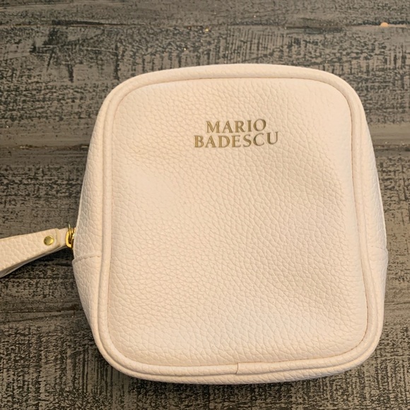 Mario Badescu COSMETIC BAG Makeup White Faux Leather Preloved EUC - Picture 1 of 4